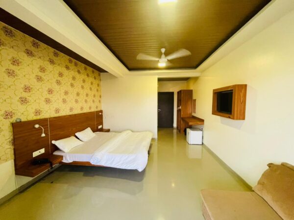 LT Villa 14 BHK - Image 6