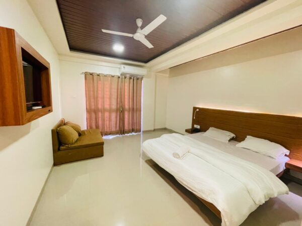 LT Villa 14 BHK - Image 8