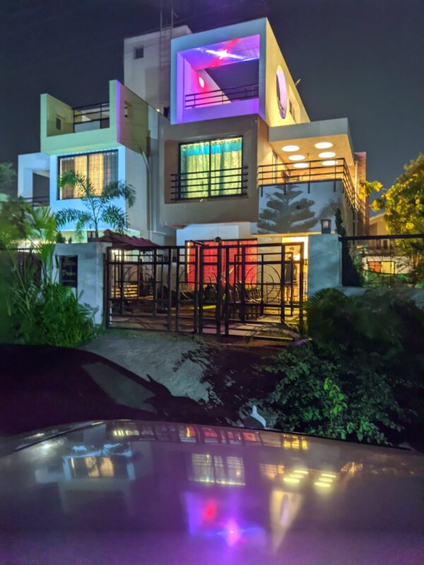 Golden Bungalow - Image 2