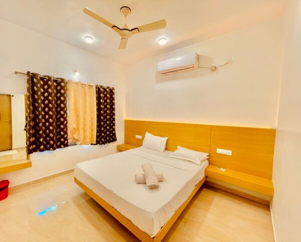 Shivani Villa 4BHK - Image 8