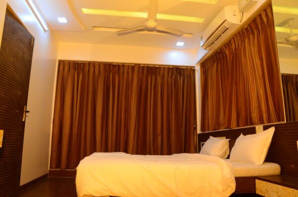 Shanti Super Luxurious 5BHK - Image 7
