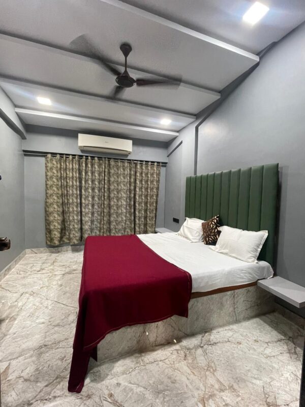 Retreat 4bhk - Image 5